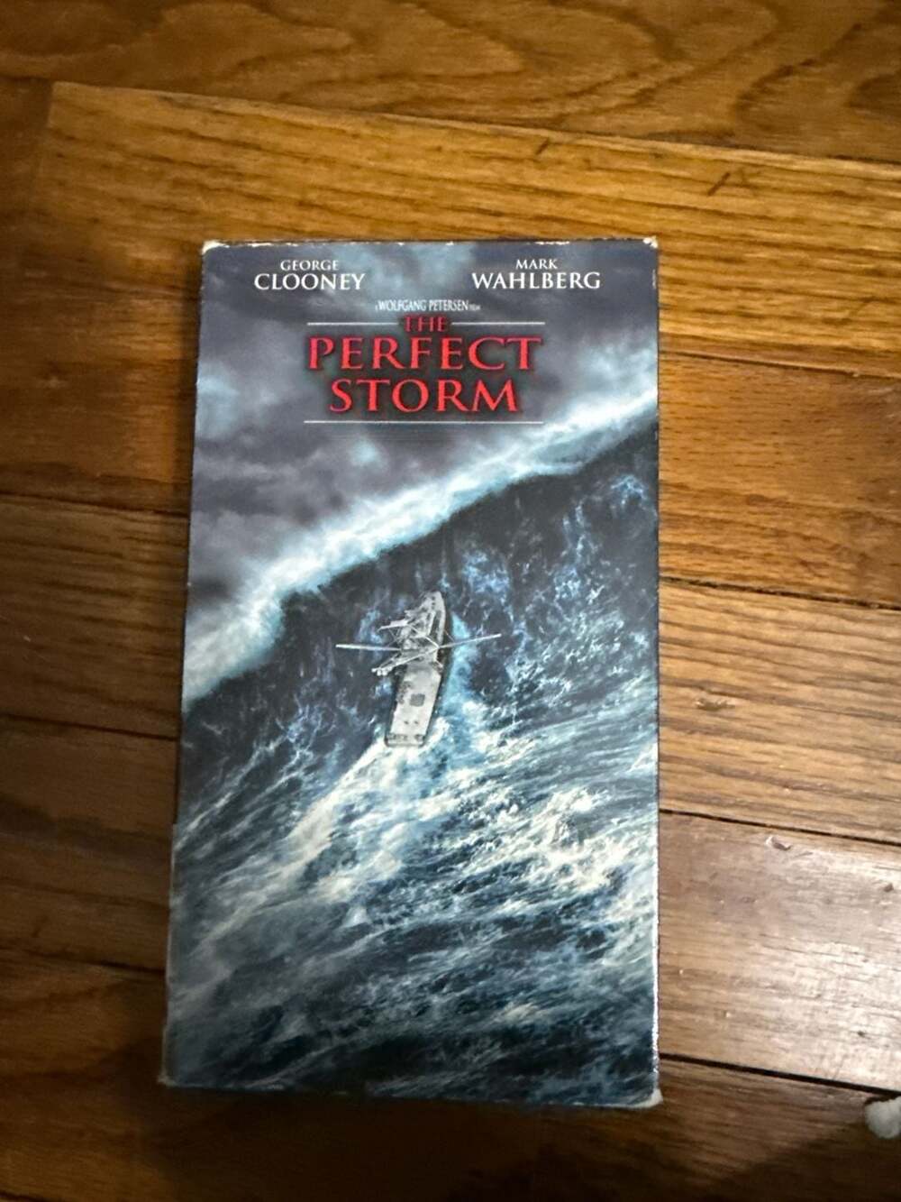 The Perfect Storm (2000) VHS Tape Starring George Clooney and Mark Wahlberg
